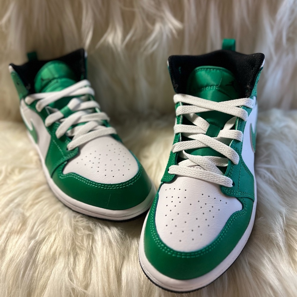 Jordan 1’s sneakers youth